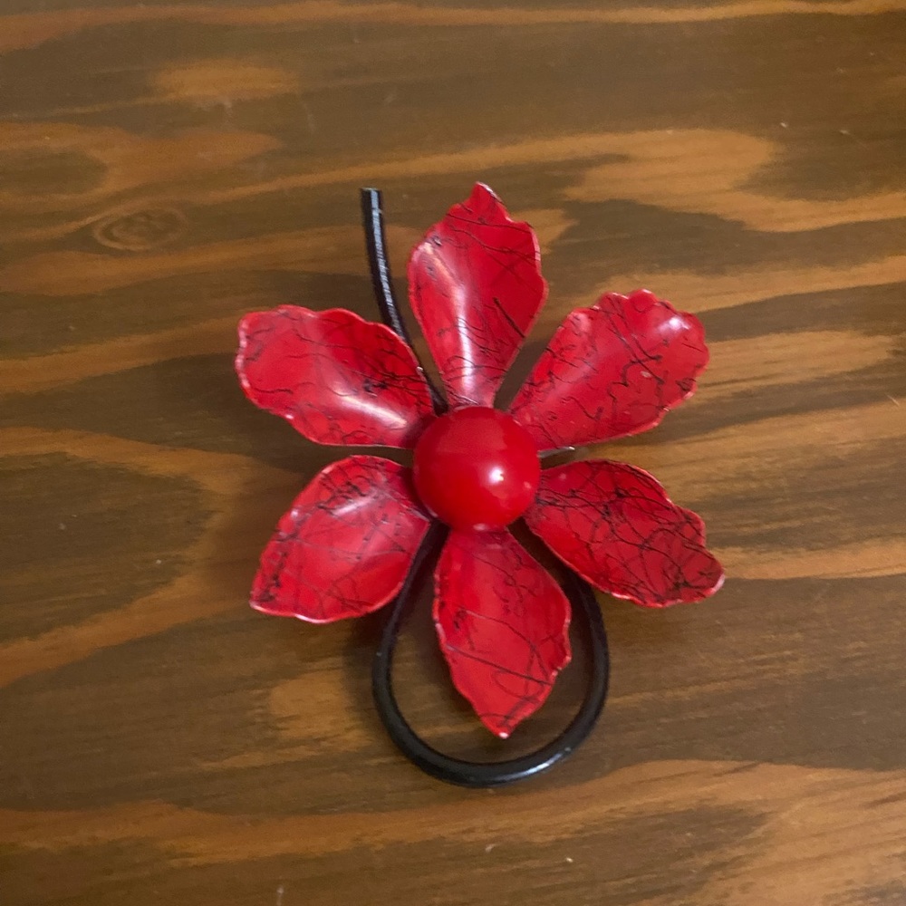Vintage 80s red black flower brooch